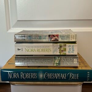 Novel bundle, Nora Roberts plus one Debra Lee Brown